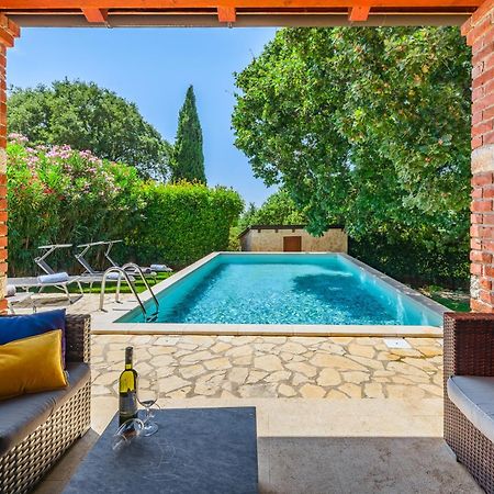 Villa Hrast Bacva Višnjan Exterior foto