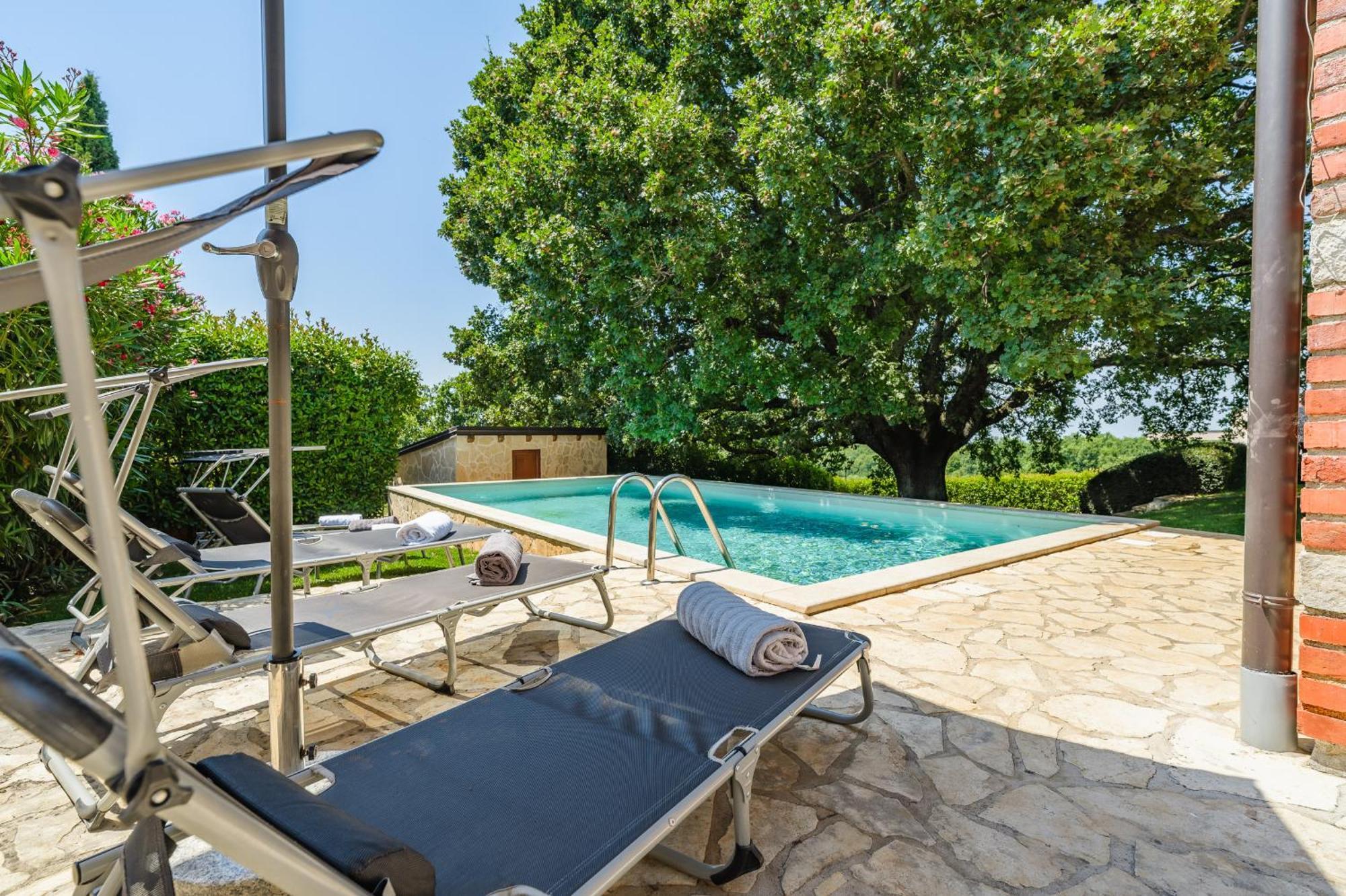 Villa Hrast Bacva Višnjan Exterior foto