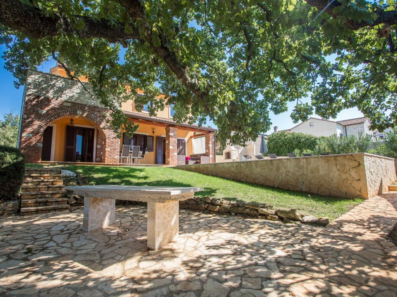 Villa Hrast Bacva Višnjan Exterior foto
