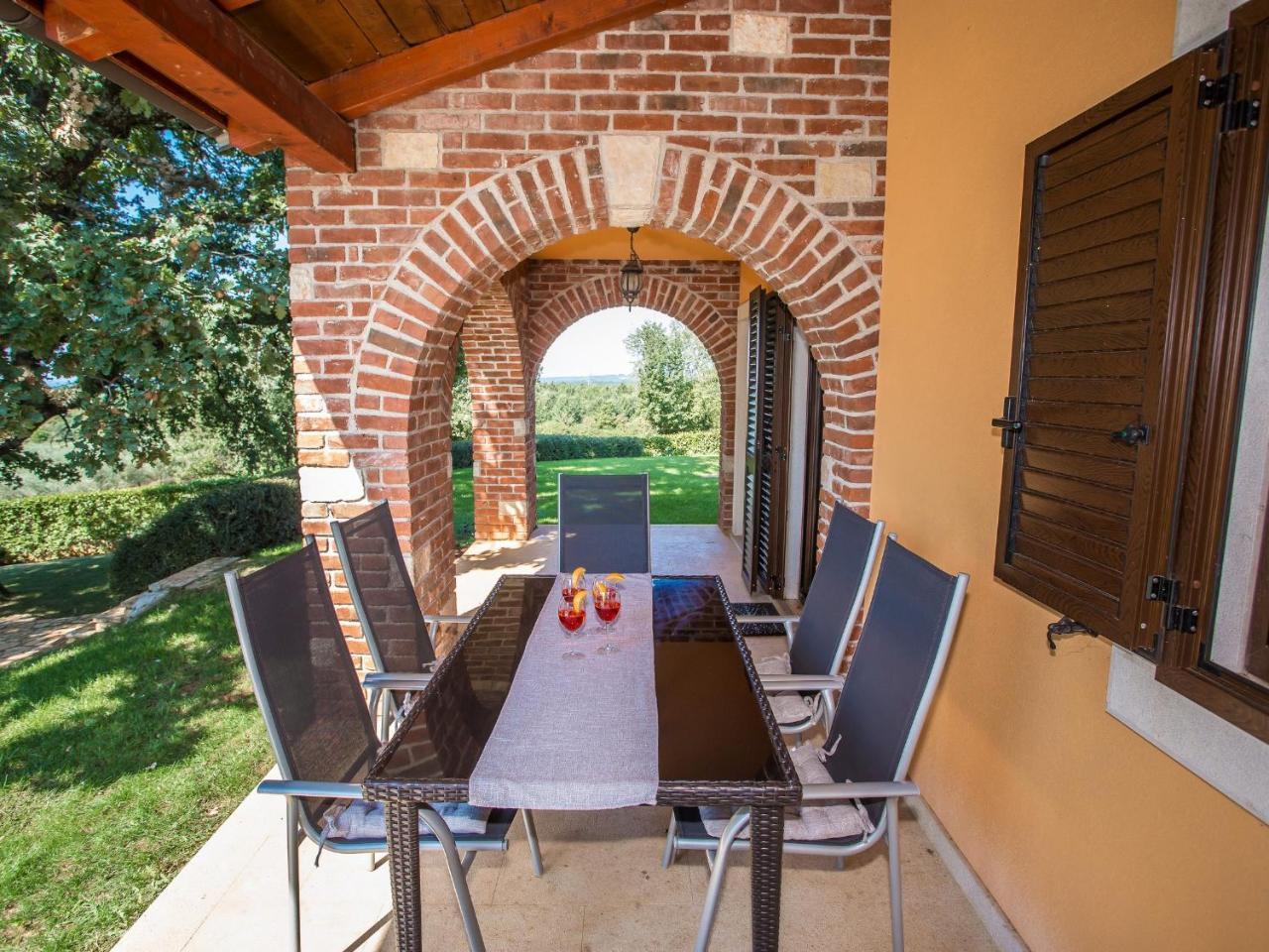 Villa Hrast Bacva Višnjan Exterior foto
