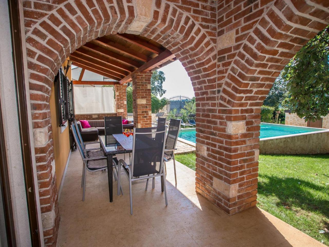 Villa Hrast Bacva Višnjan Exterior foto